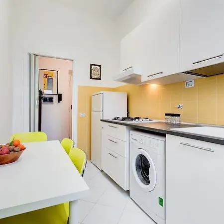 Bright Flat In Prati